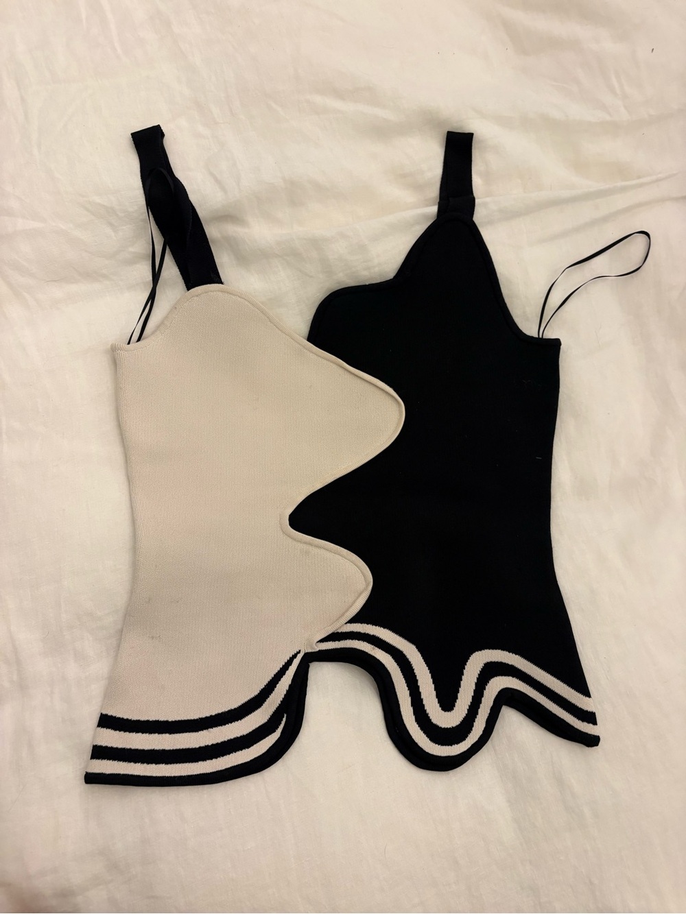 PH5 knitted scalloped Wavy Hem Colorblock Tank Top — Black & Cream - Picture 5 of 6